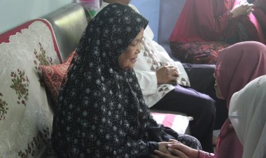 Momen Hangat Interaksi Antar Generasi