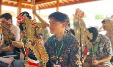 Warisan Budaya: Mahasiswa Dalami Seni Wayang di Kraton
