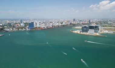 Pemandangan Kota Makassar Dengan Hamparan Lautan Yang Indah