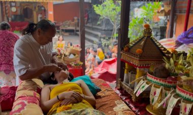 Tradisi Metatah: Belasan Pemuda Pemudi Desa Sukahet Ikuti Upacara Potong Gigi