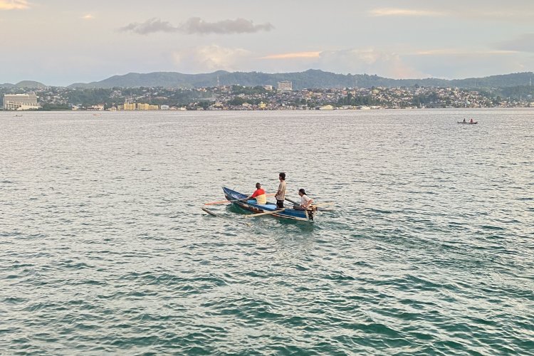 "Semangat Nelayan Ambon Menyongsong Petualangan Laut"