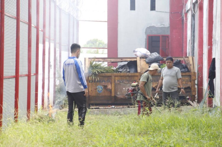 Implementasikan Kepedulian Lingkungan, Rutan Bengkulu Ajak WBP Gotong Royong