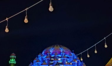 Pesona Malam Masjid 99 Kubah Makassar: Keindahan Religi dalam Balutan Cahaya