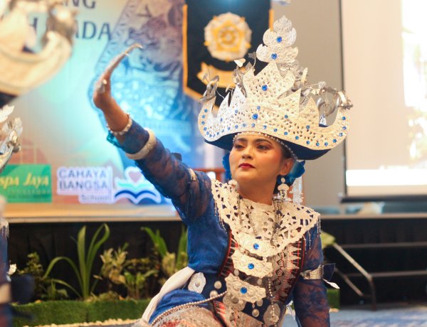 Tari Sigeh Penguten Dari Lampung